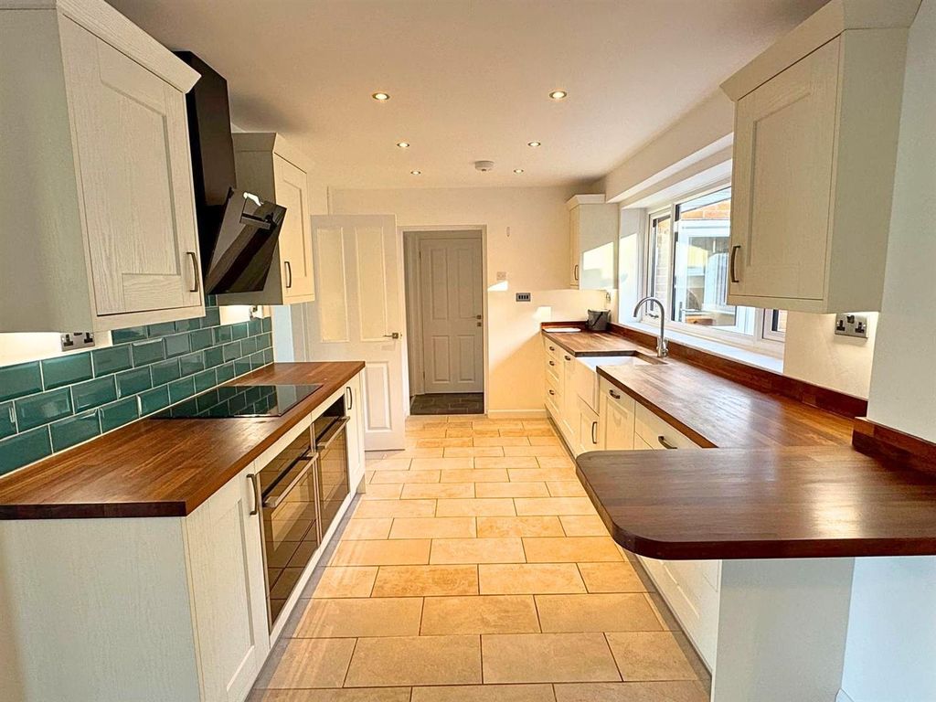 Property photo 3 of 29 Kitchen