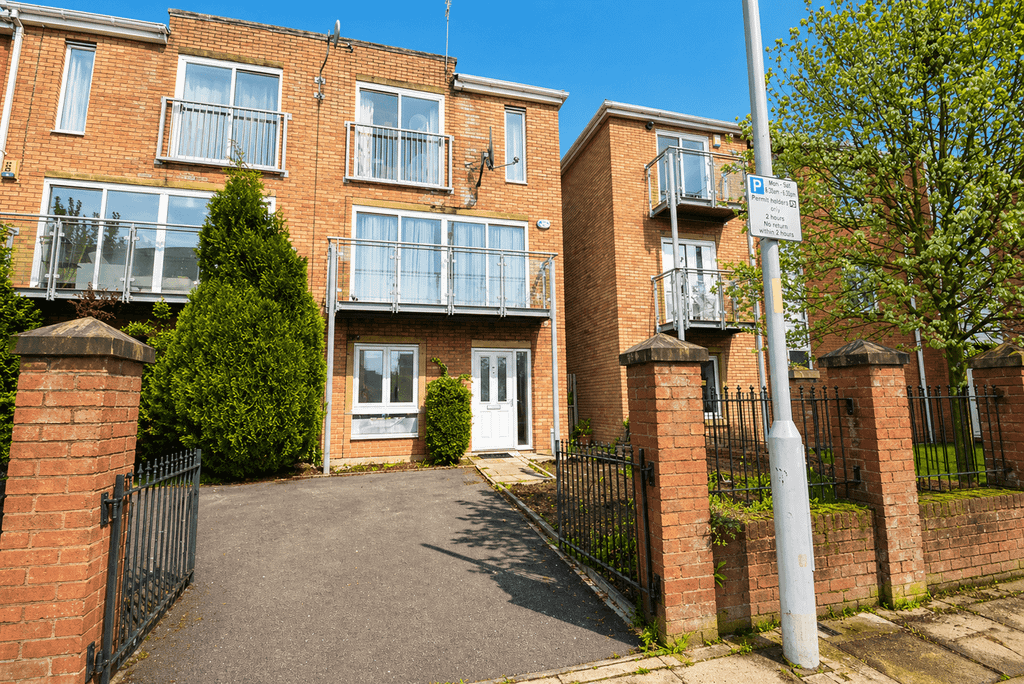 Property photo 1 of 19 4 Bedroom Town House For Sale