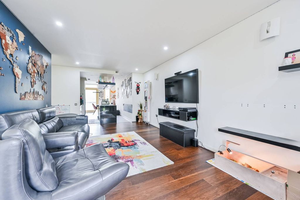 Property photo 1 of 17