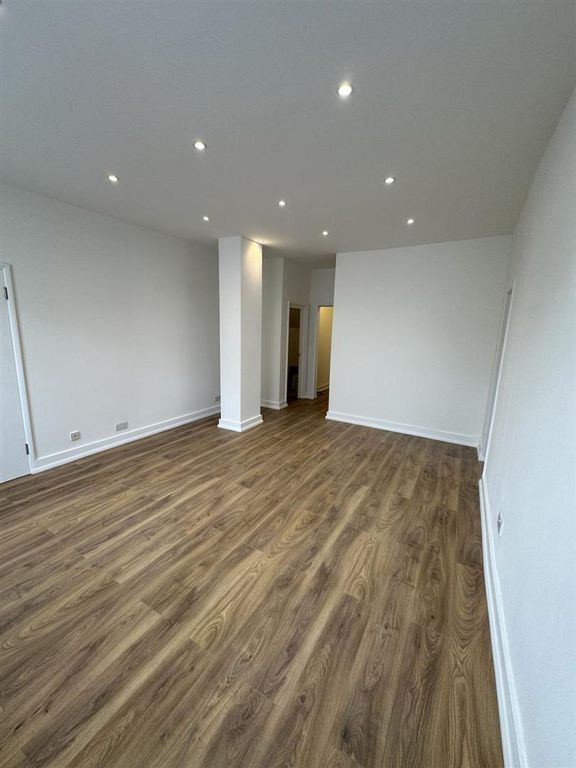 Property photo 2 of 15 A Newly Refurbished 2 Bedroom House In Woolwich, S
