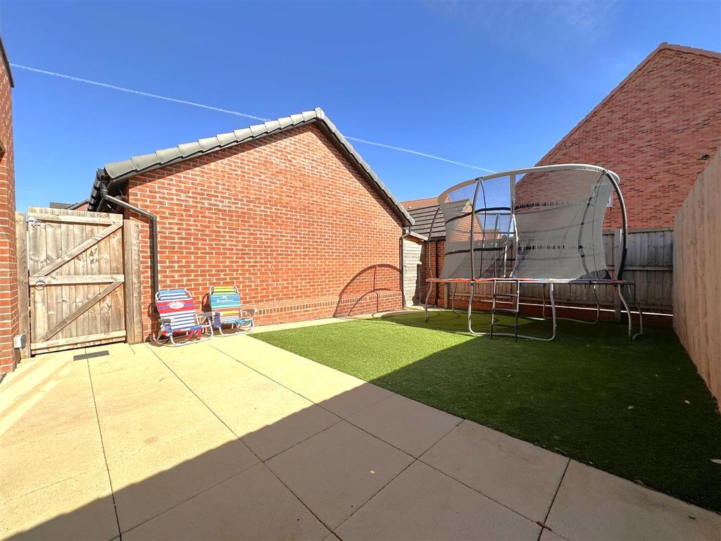 Property photo 3 of 23 Lovely Low-Maintenance Garden 121