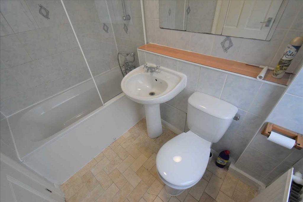 Property photo 3 of 4 Bathroom