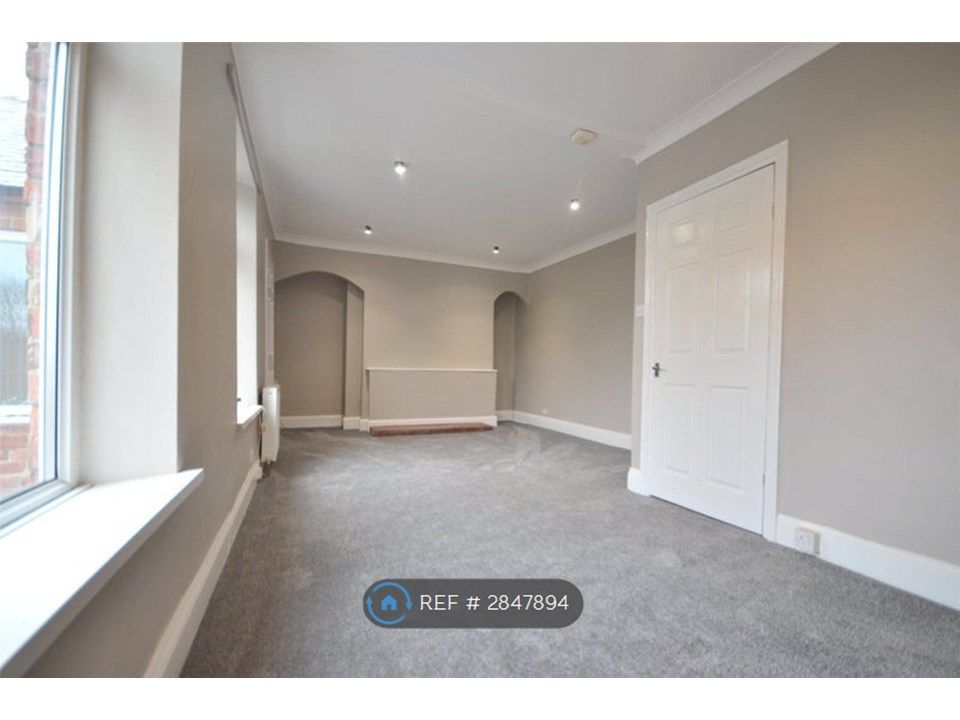 Property photo 2 of 5 Living/Dining Room