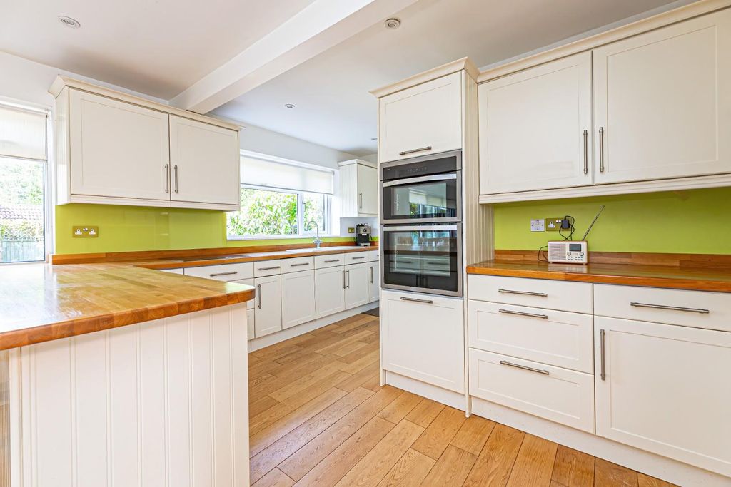 Property photo 3 of 28