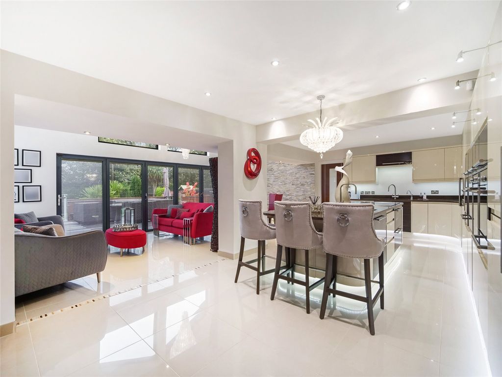 Property photo 3 of 23 Dining Kitchen