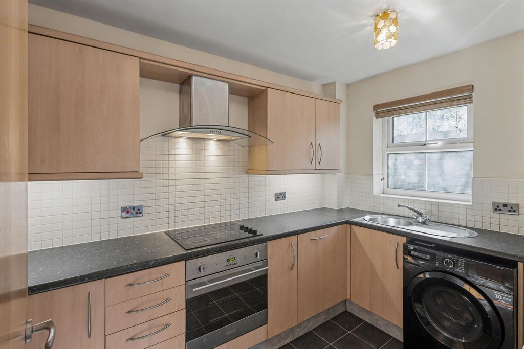 Property photo 3 of 7 Old School Gardens - Kitchen