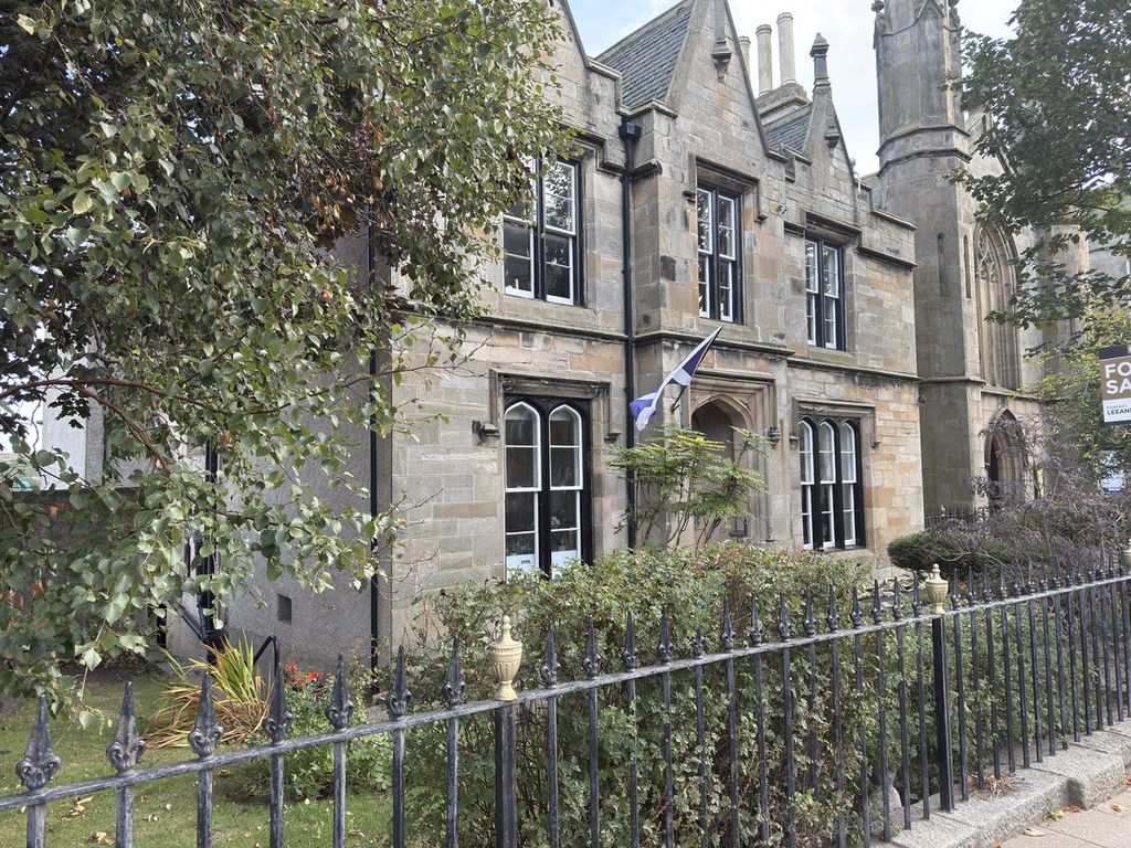 Property photo 2 of 37