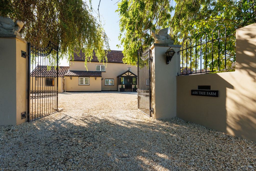 Property photo 2 of 50 4388223