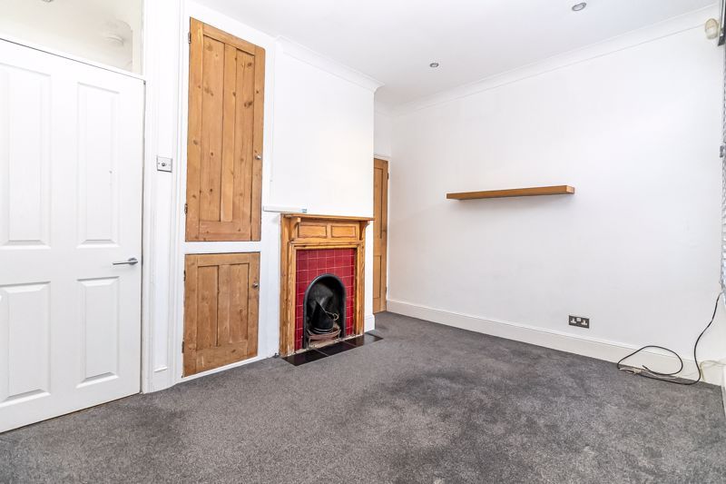 Property photo 2 of 20 .