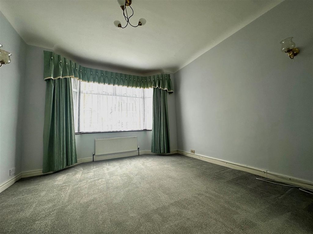 Property photo 2 of 11 Coopers Estate Agents
