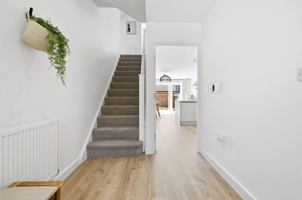Property photo 2 of 32