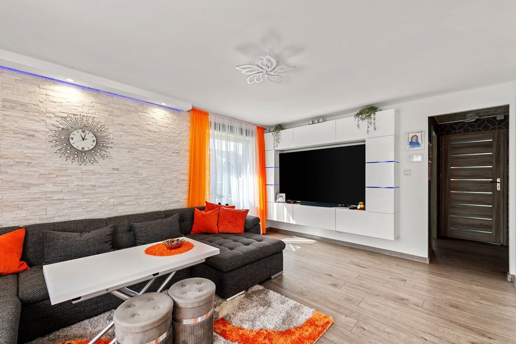 Property photo 3 of 23