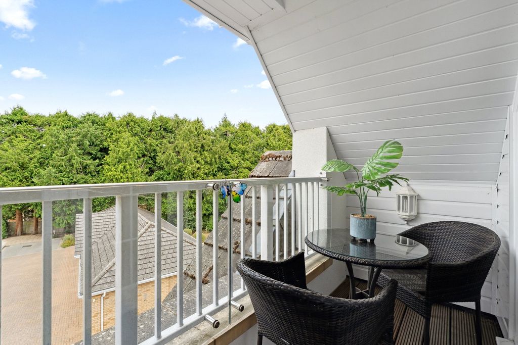 Property photo 3 of 26 Lounge Balcony