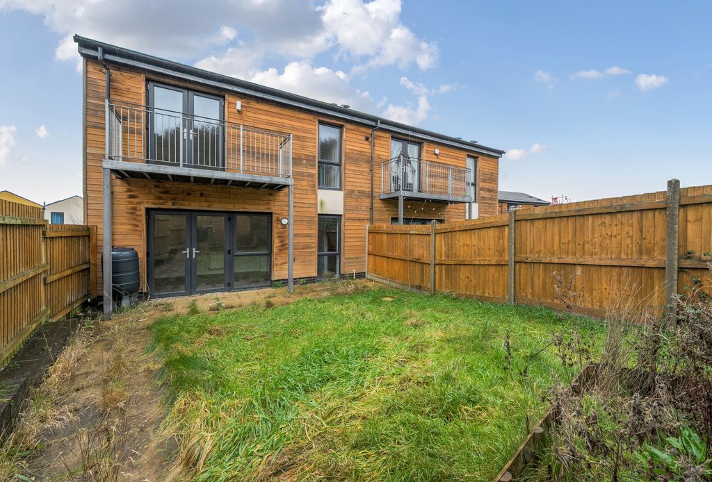 Property photo 1 of 12 1393864-5-6942957...