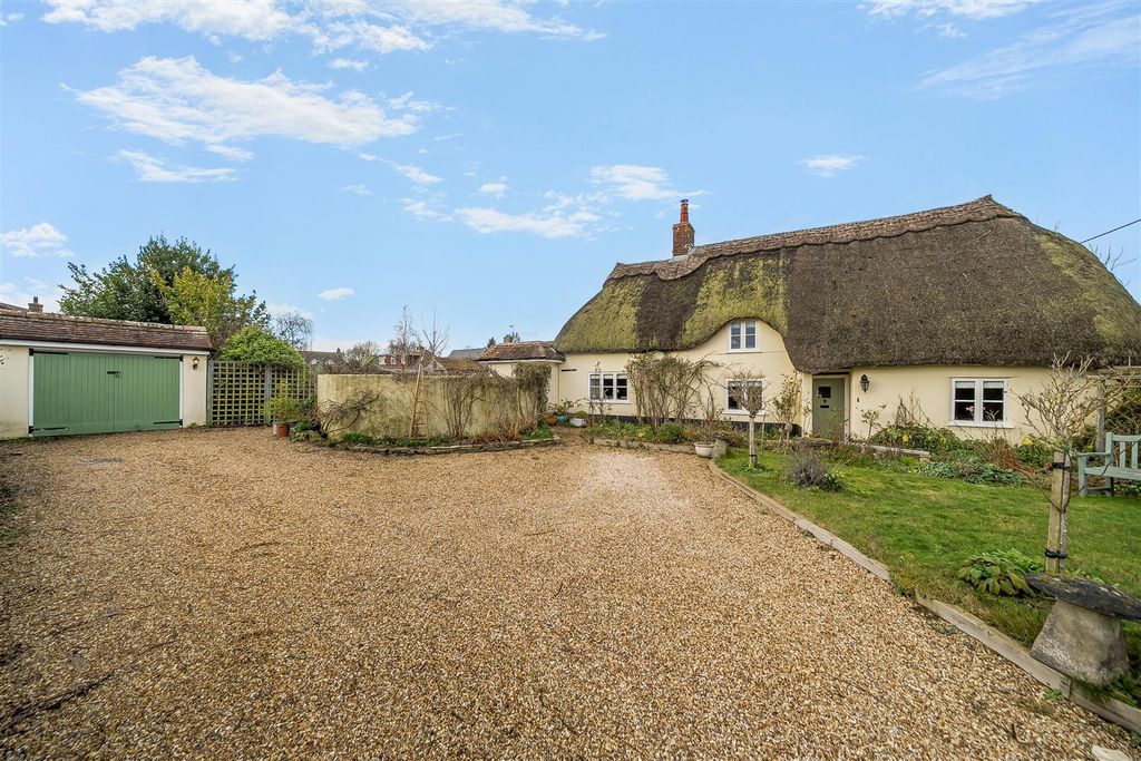 Property photo 1 of 17 Front Aspect