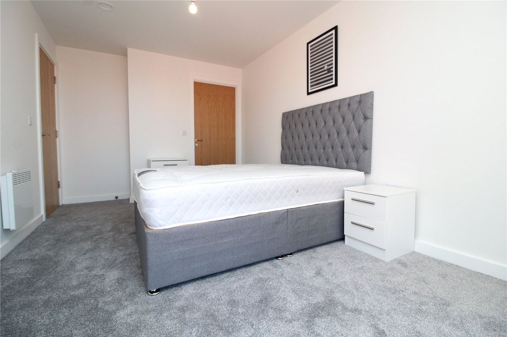 Property photo 2 of 8 Picture No. 17