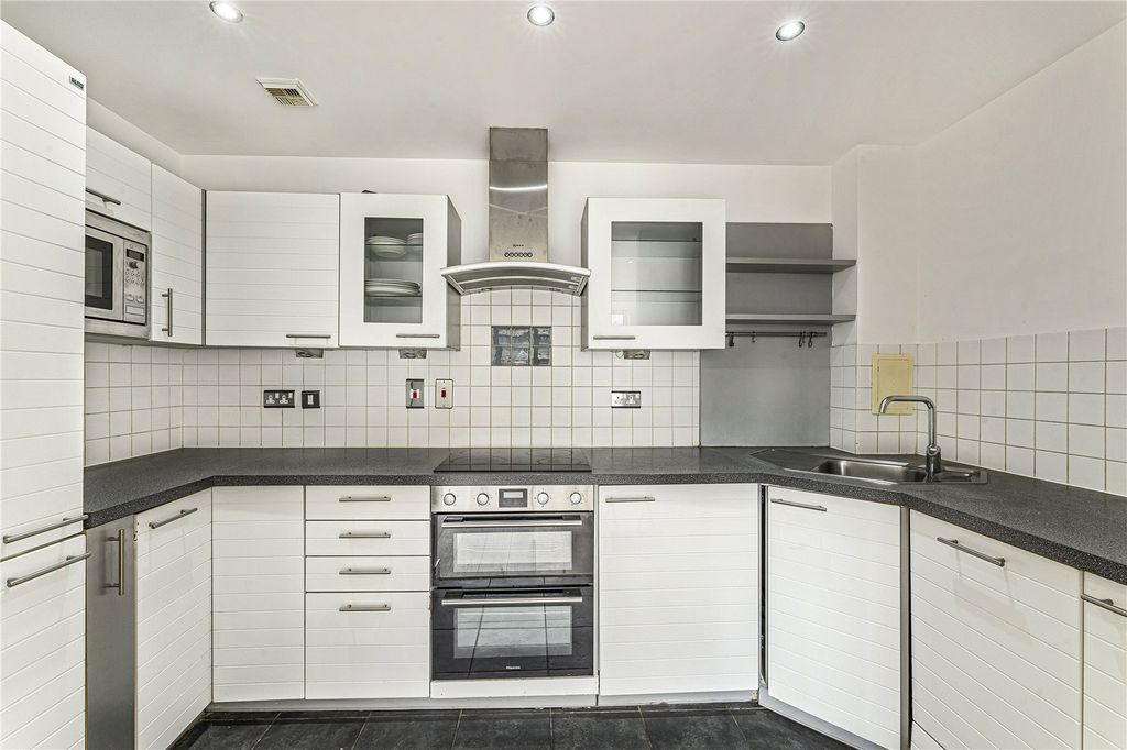 Property photo 3 of 15 Kitchen
