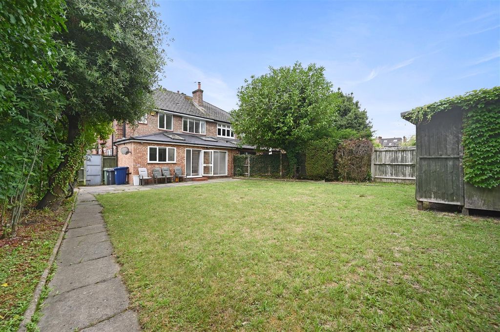 Property photo 2 of 22 Rcar- St Dunstans Gardens14.Jpg