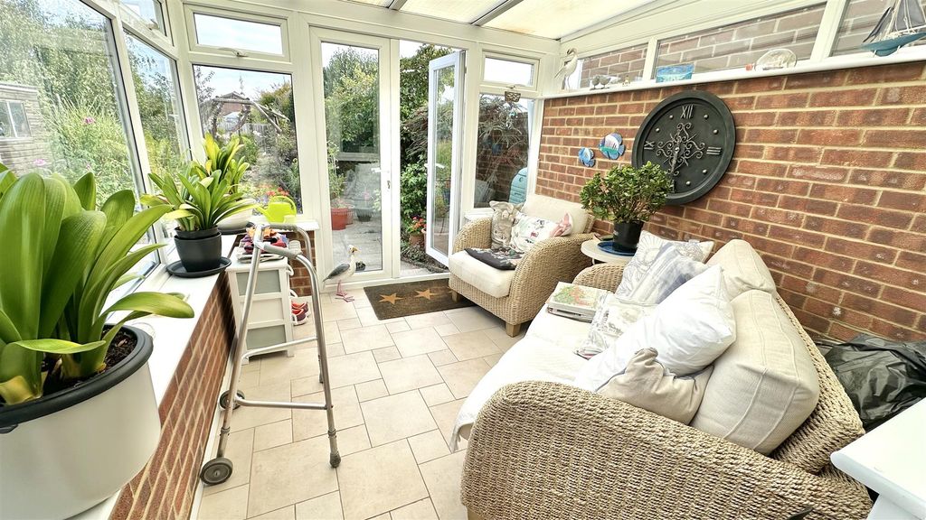 Property photo 3 of 20 Conservatory