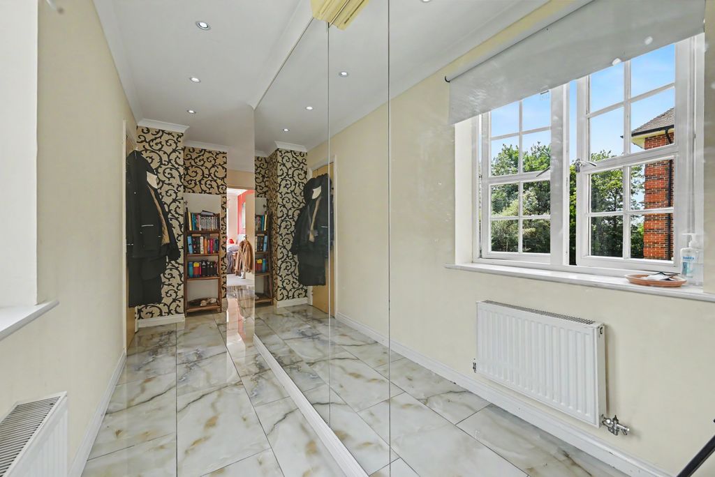 Property photo 3 of 14 Gallery