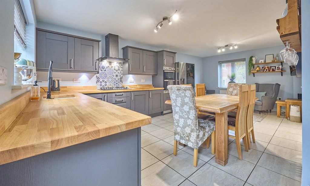 Property photo 2 of 23