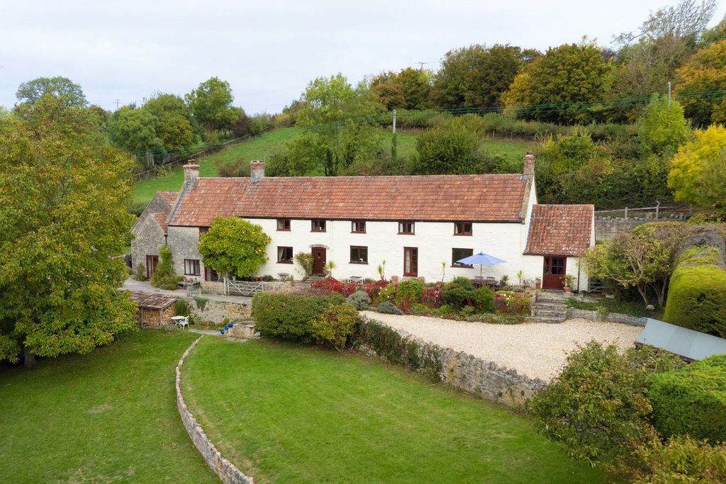 Property photo 2 of 33 4561804