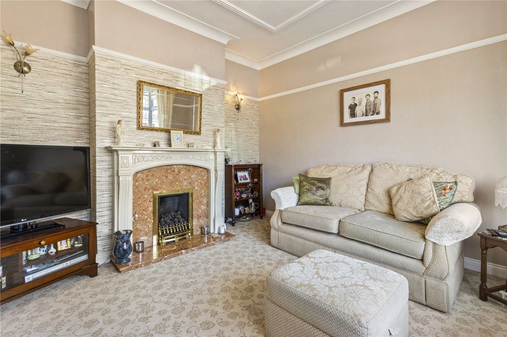 Property photo 3 of 32 Picture No. 18