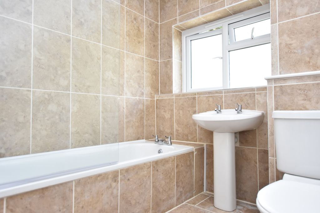 Property photo 3 of 8 Bathroom