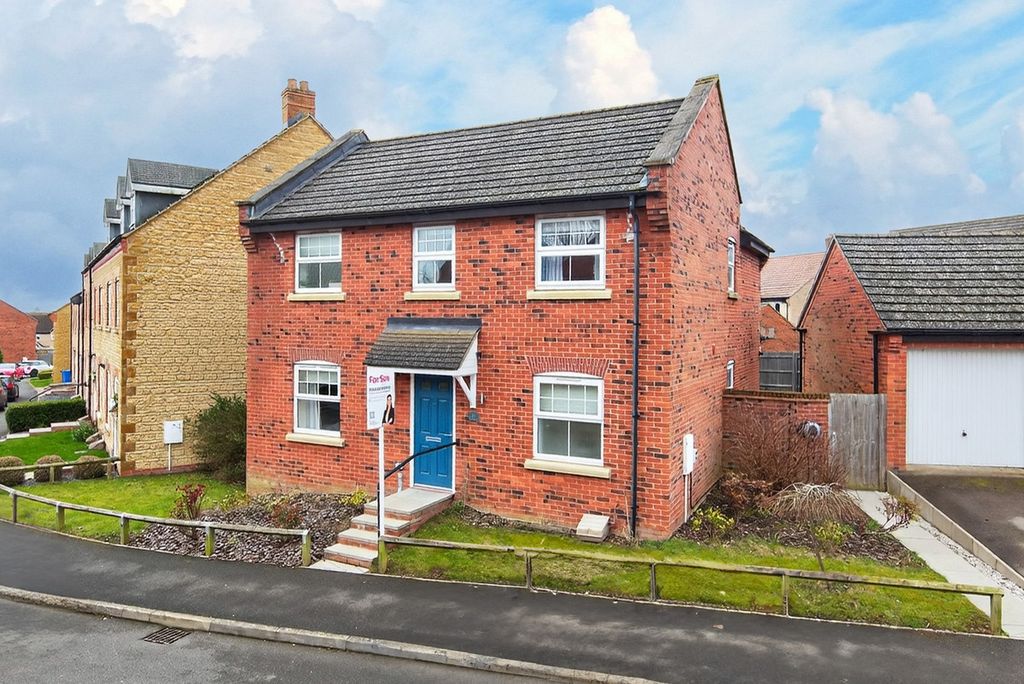 Property photo 1 of 32