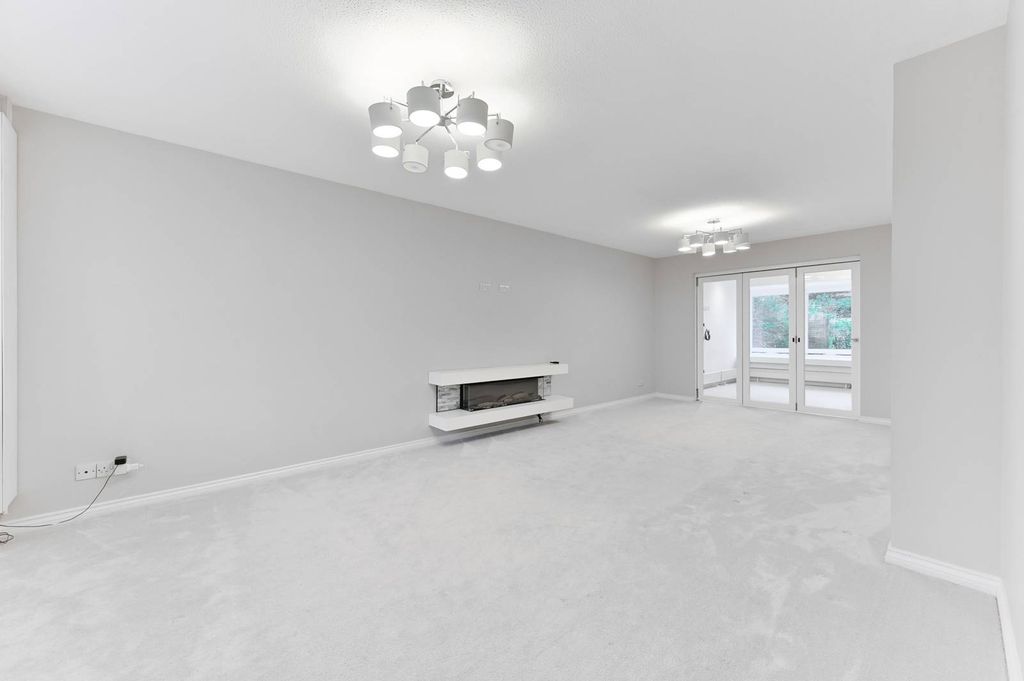 Property photo 2 of 31