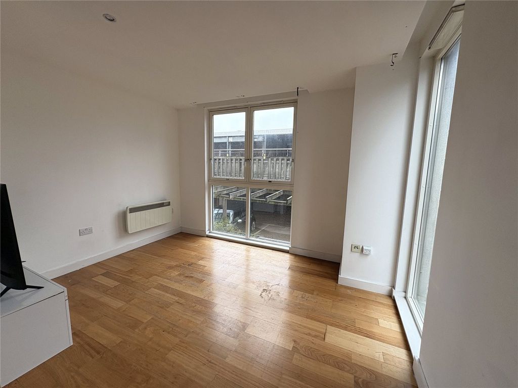 Property photo 3 of 7 Picture No. 02