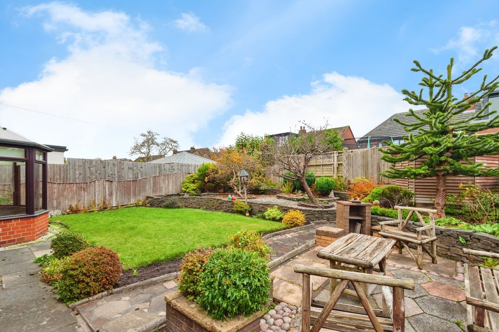 Property photo 3 of 17 Photo