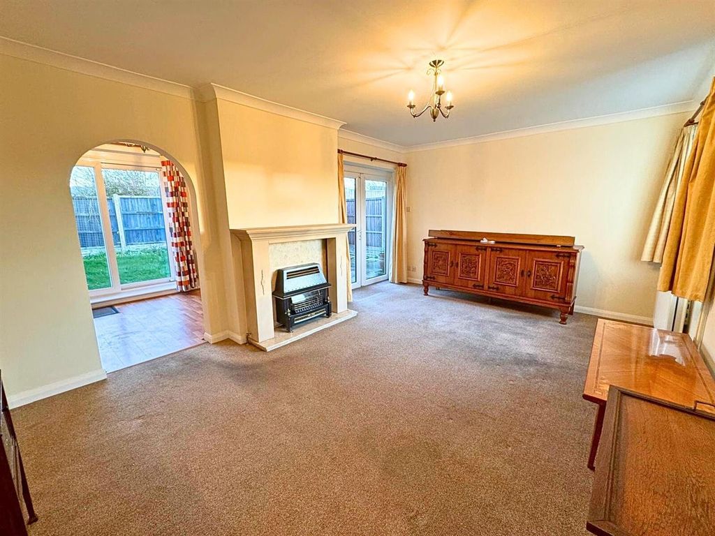 Property photo 2 of 22 Lounge