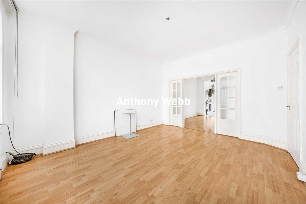 Property photo 2 of 16 Interconnecting Receptions