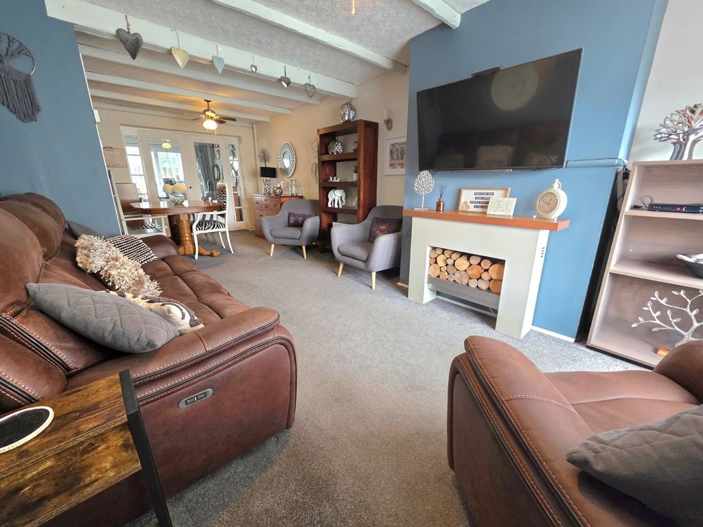 Property photo 2 of 22 Lounge/Dining Room