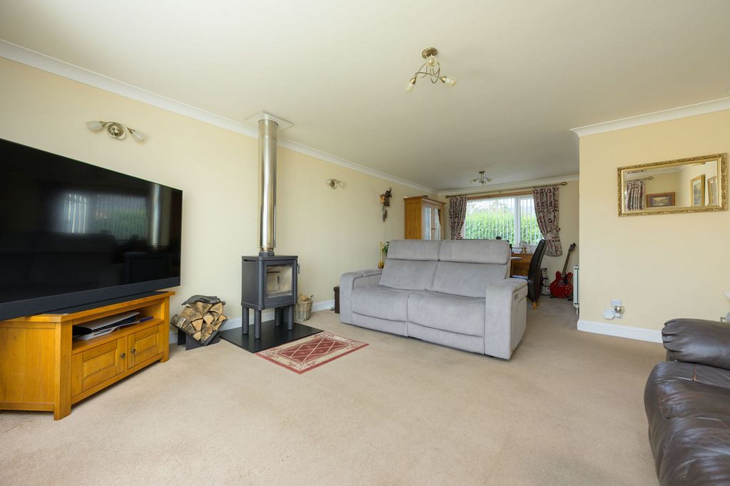 Property photo 2 of 35