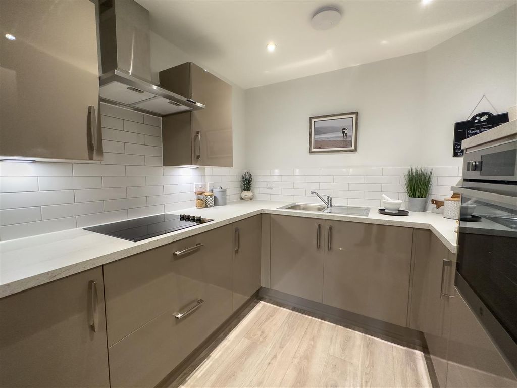 Property photo 2 of 15 Kitchen