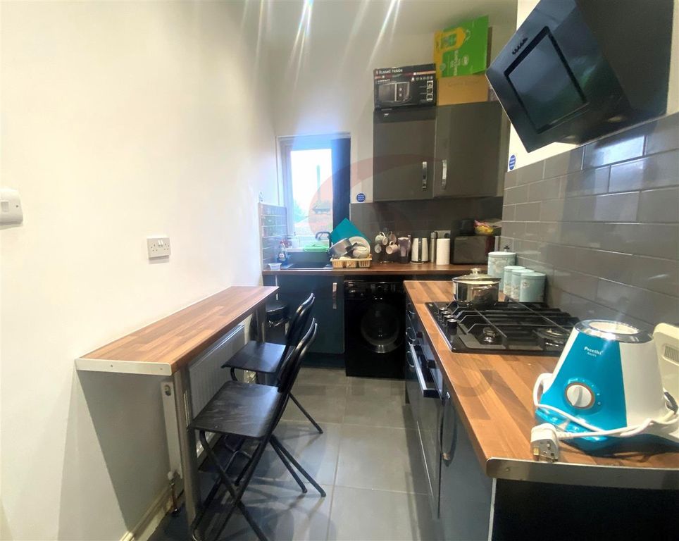 Property photo 2 of 5 Kitchen