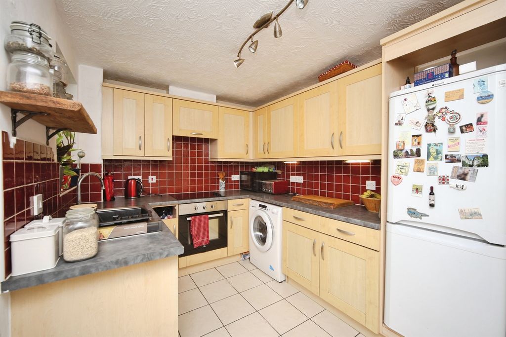 Property photo 2 of 17