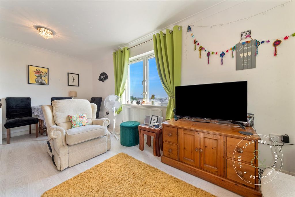 Property photo 3 of 18 Moorhead-Close-109-2.Jpg