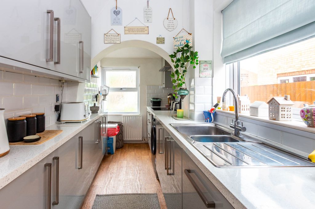 Property photo 3 of 14 Kitchen