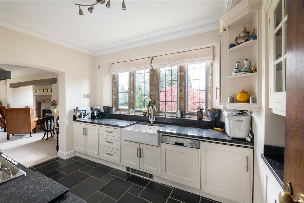 Additional image 6 of 2 bed flat for saleStuart Way, East Grinstead RH19
