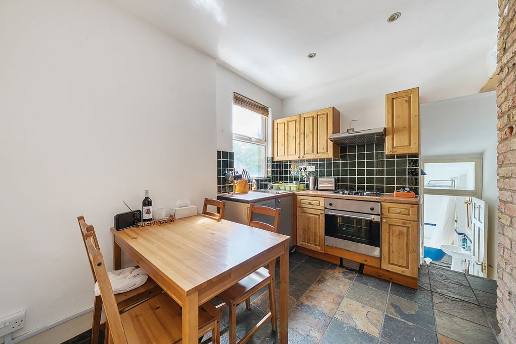 Property photo 2 of 12 1327713-6-688A373...