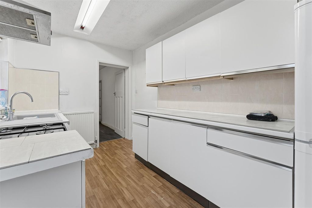 Property photo 3 of 14 Kitchen