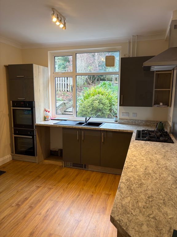 Property photo 3 of 7 Kitchen