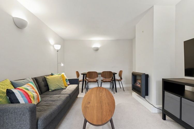 Property photo 2 of 9 320979