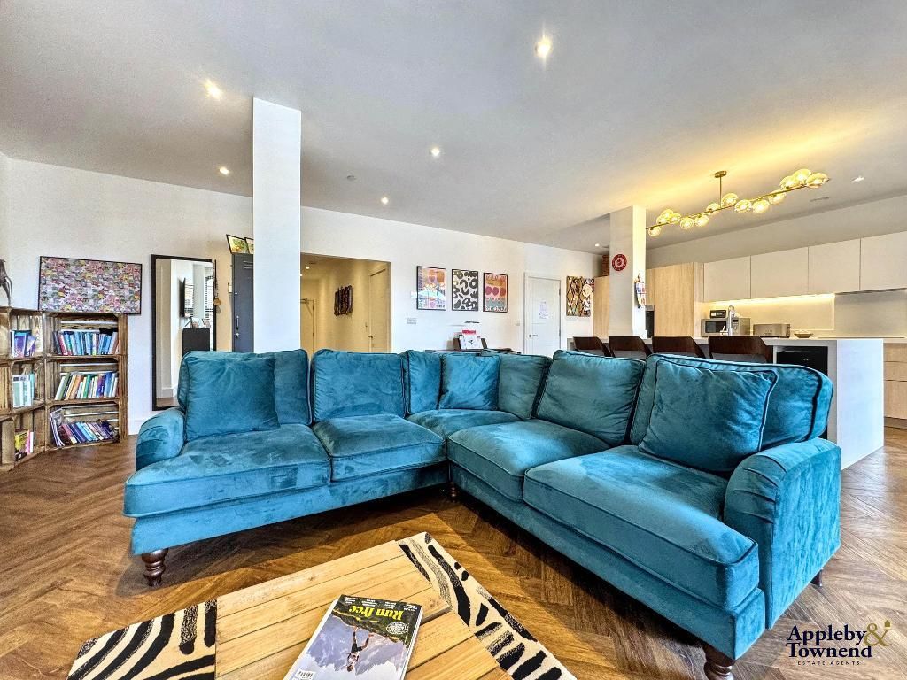 Property photo 2 of 27