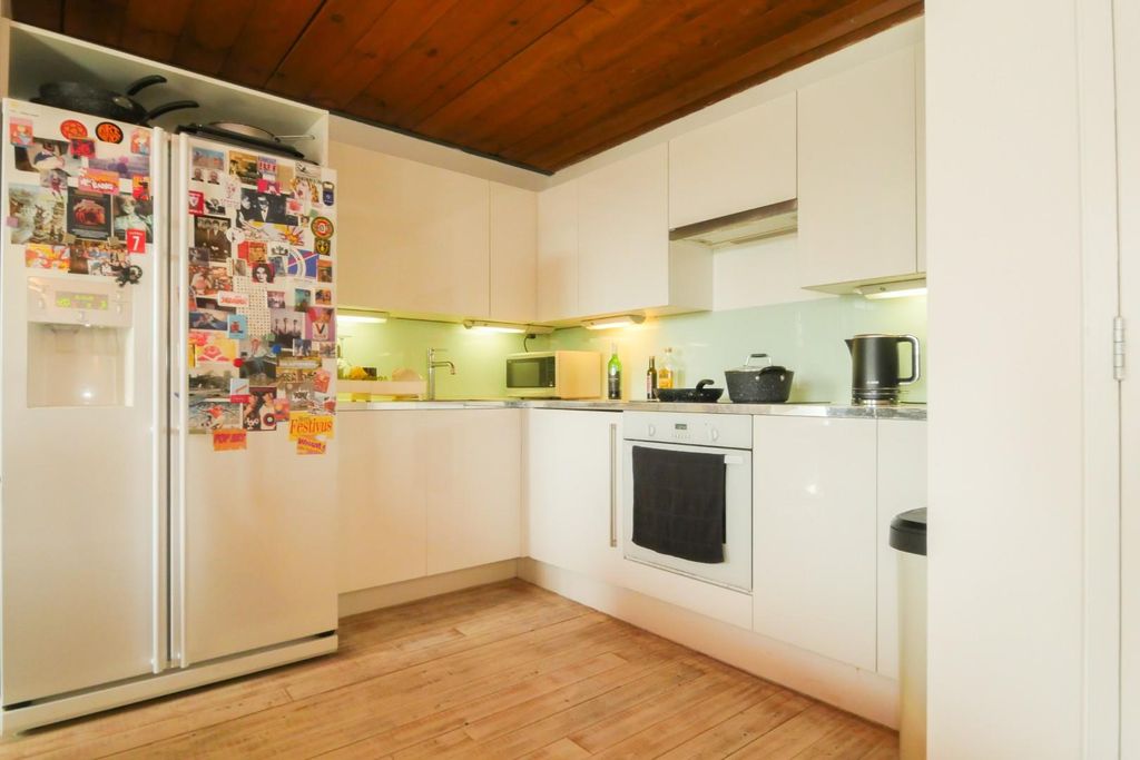 Property photo 3 of 20 Kitchen