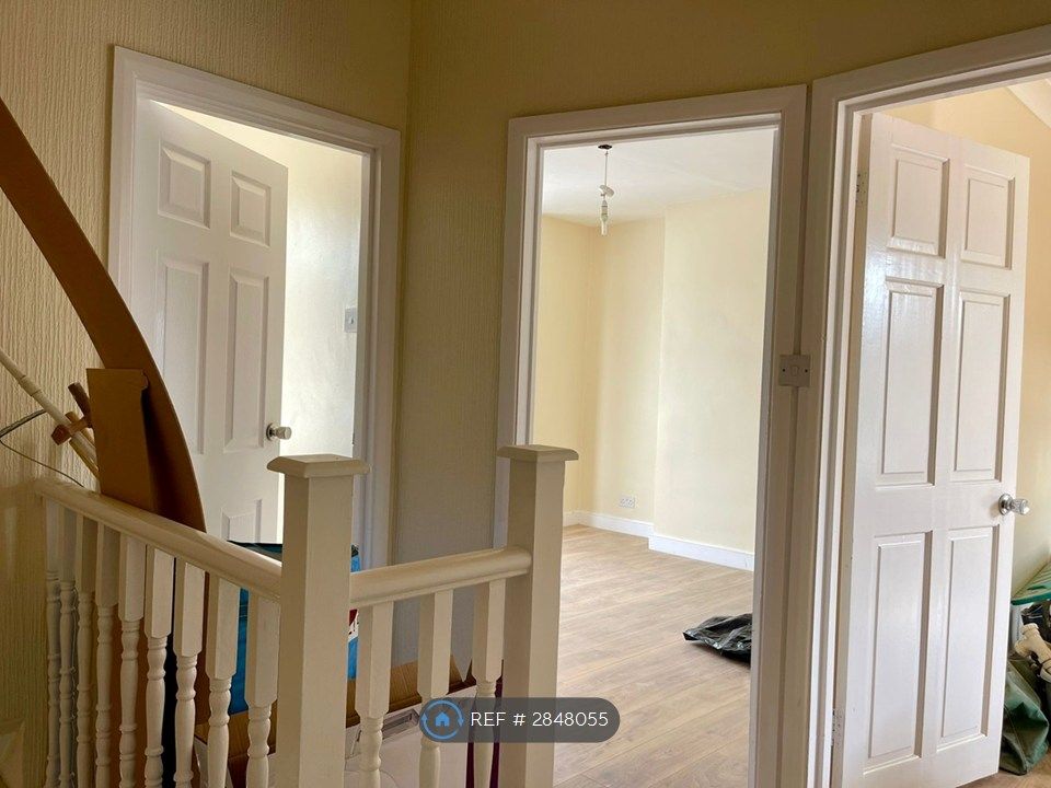 Property photo 2 of 10 Landing