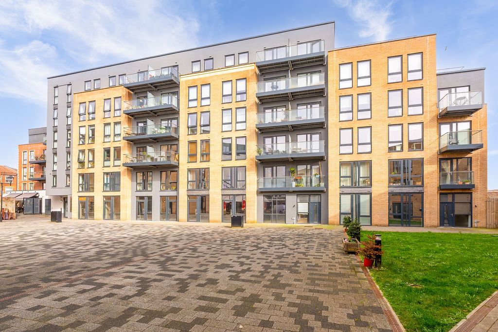 Property photo 1 of 18